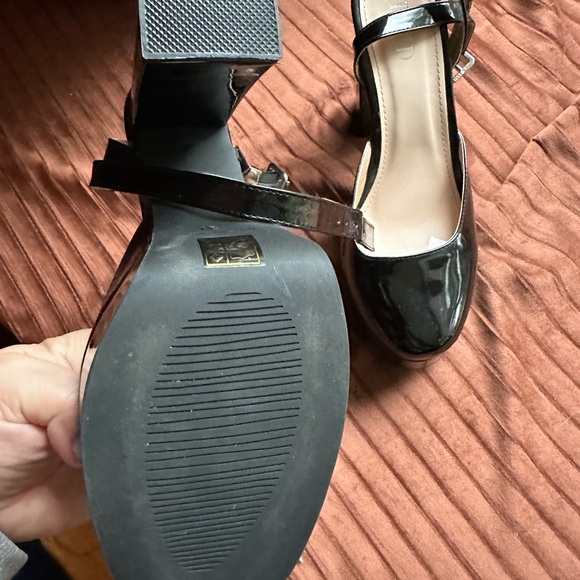 Patent Platform Shoes - Picture 4 of 6